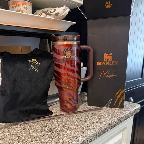 Stanley X Tyla Tyger Limited Edition-Quencher H2.0 Flowstate Tumbler 40 OZ NWT🐅 - Picture 10 of 14